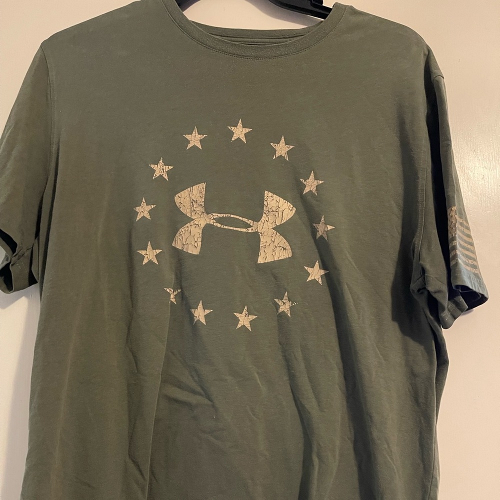 Under armour Mens green shirt